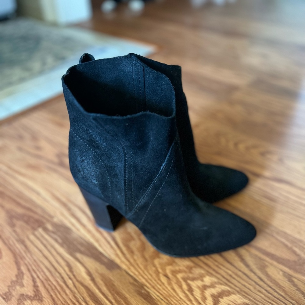 Black Vince Camuto booties
